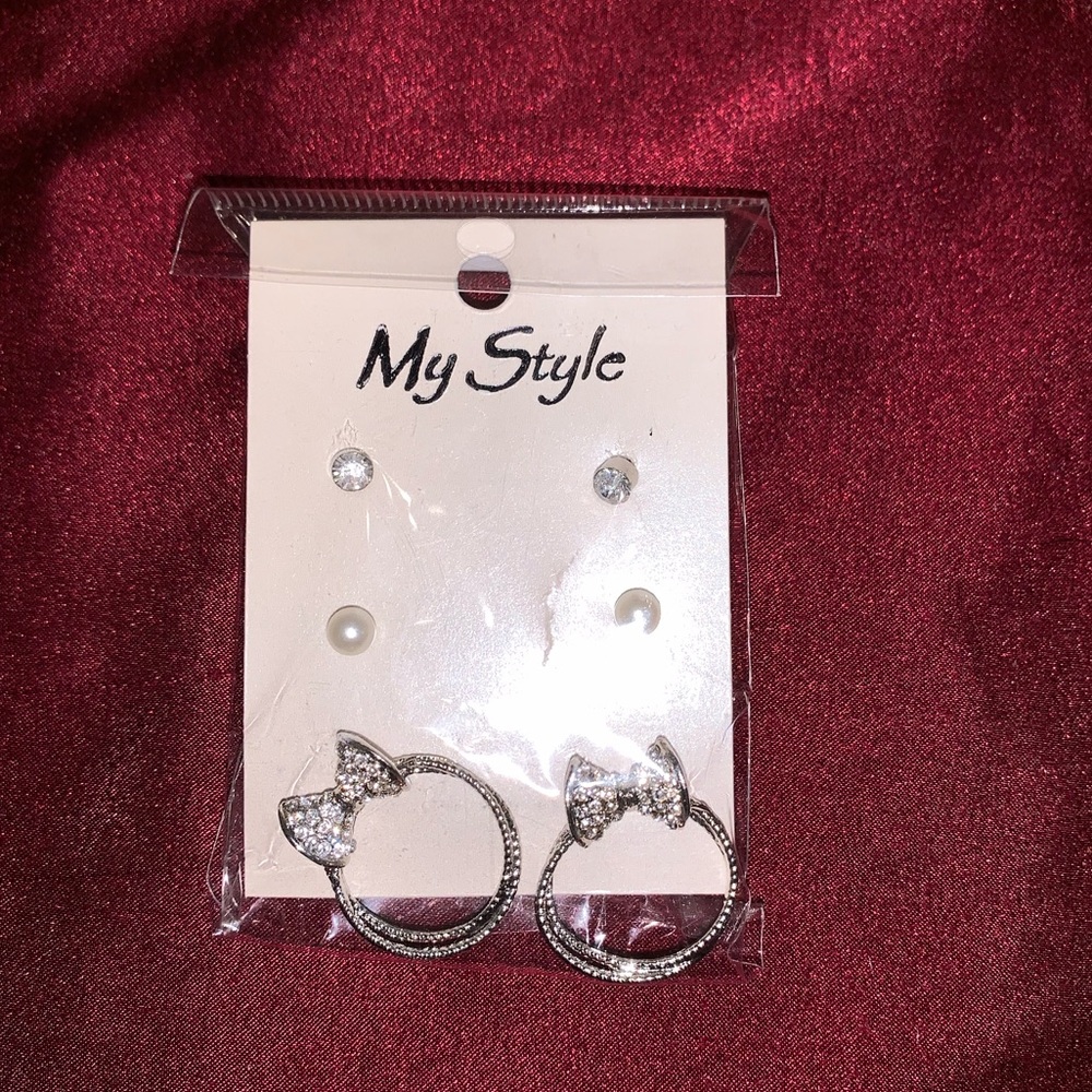 3 piece earring set with bow